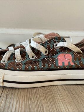 Converse women’s 6